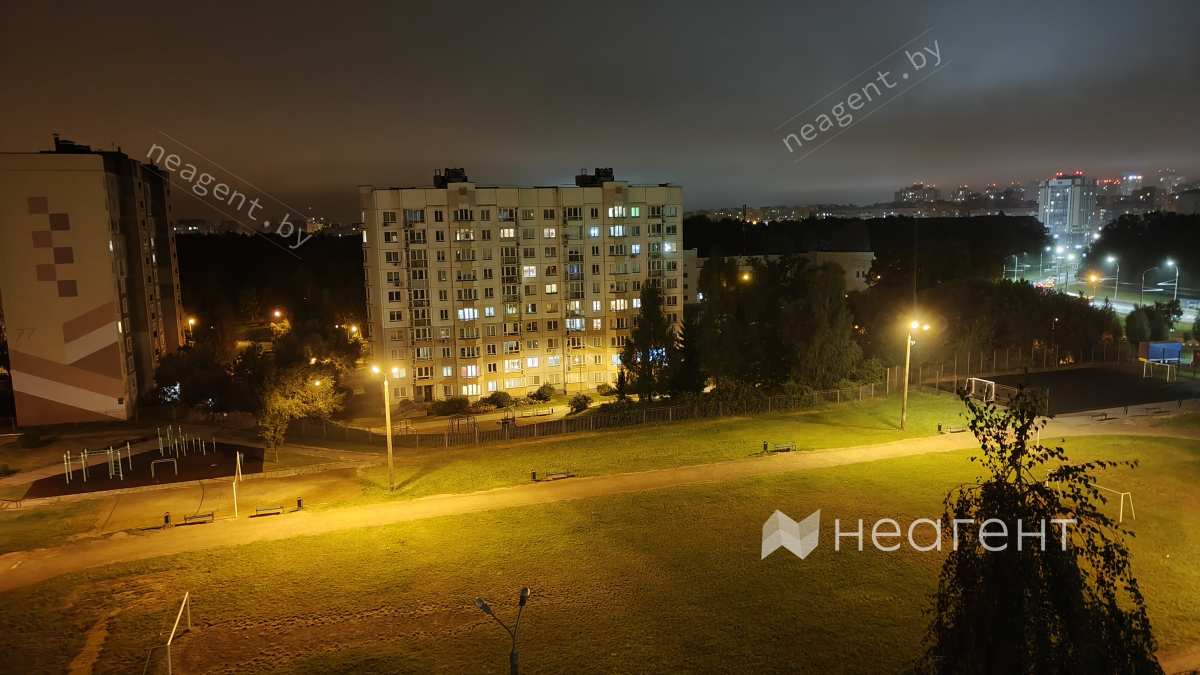 ул. Горецкого, дом 69, вид из окна вечером 