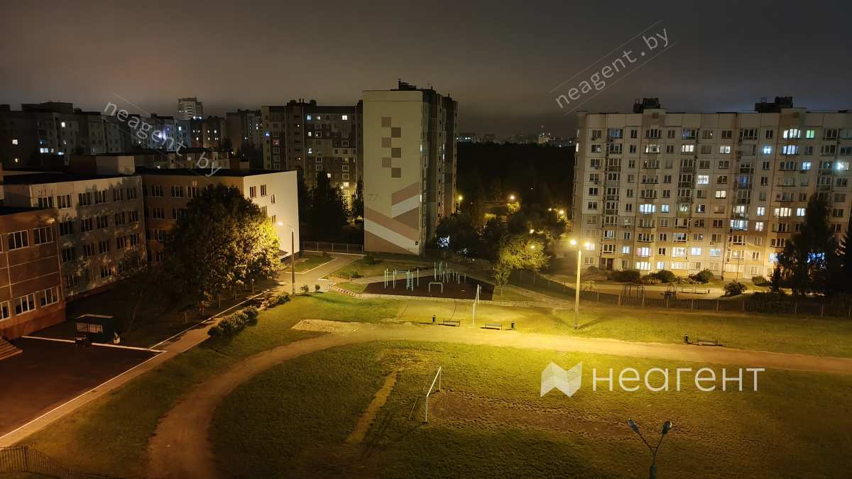 ул. Горецкого, дом 69, вид во двор в вечернее время 