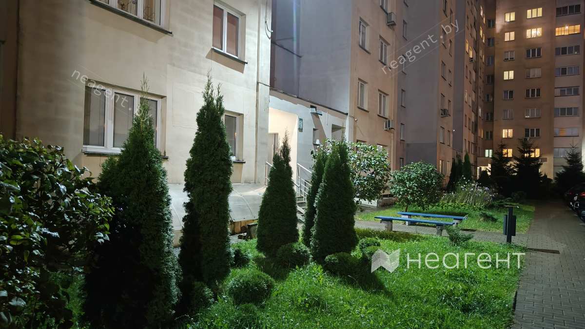 ул. Харьковская, дом 58, клумба возле подъезда