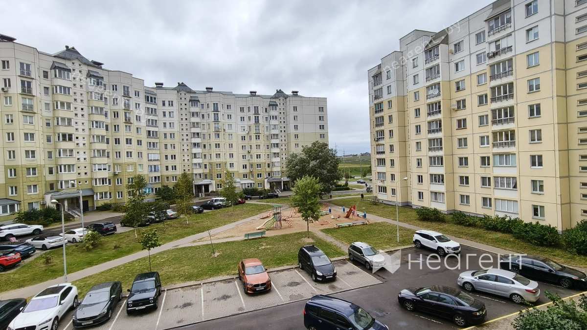ул. Каменногорская, дом 80, вид во двор и на 78й дом