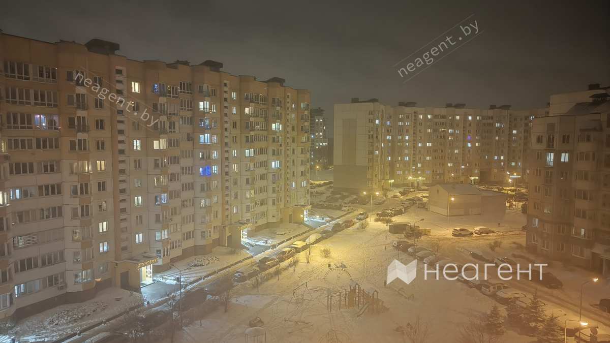 ул. Киреенко, дом 3, вид из окна