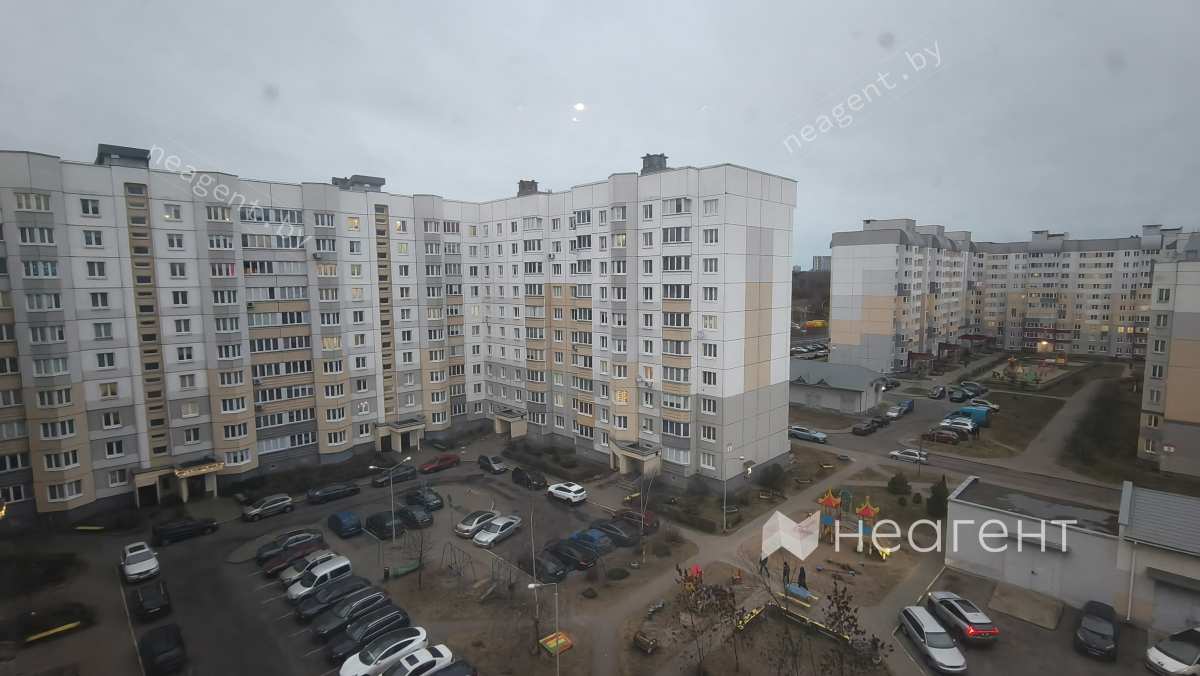 ул. Киреенко, дом 5, вид из окна