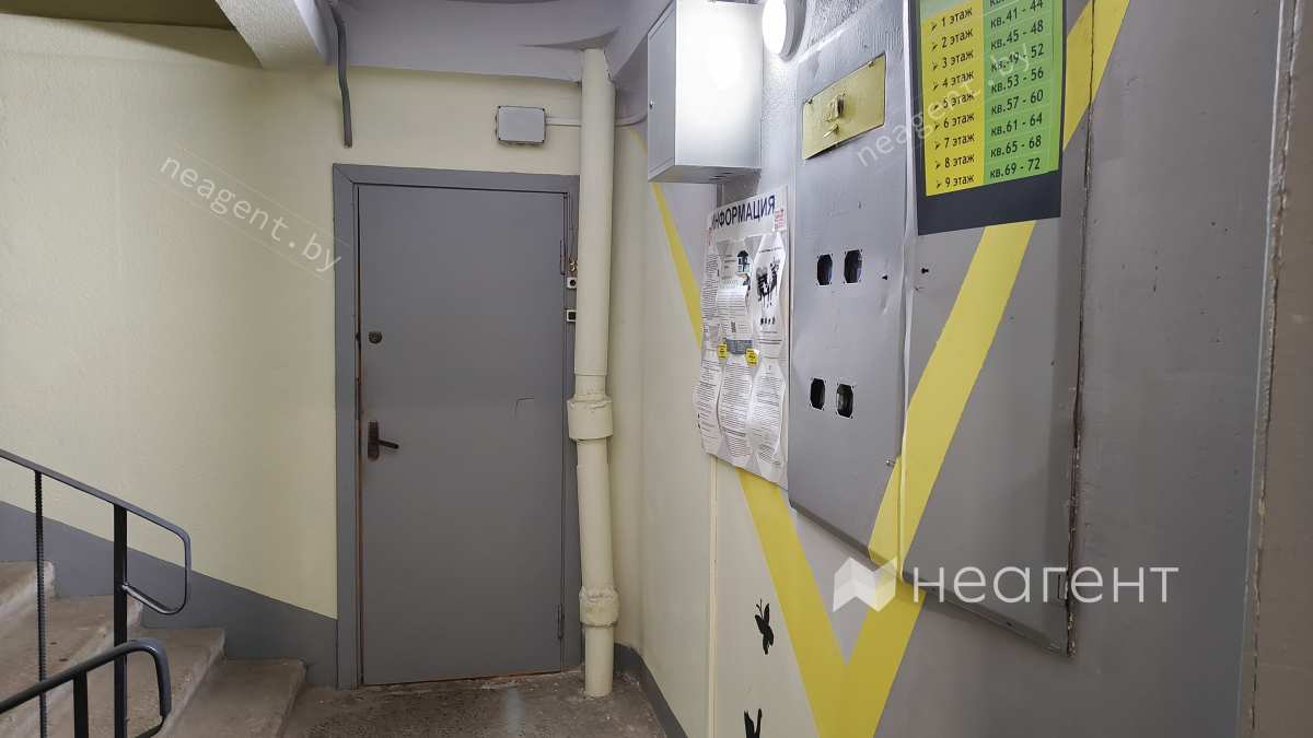 Минск, ул. Космонавтов, дом 42, в подъезде