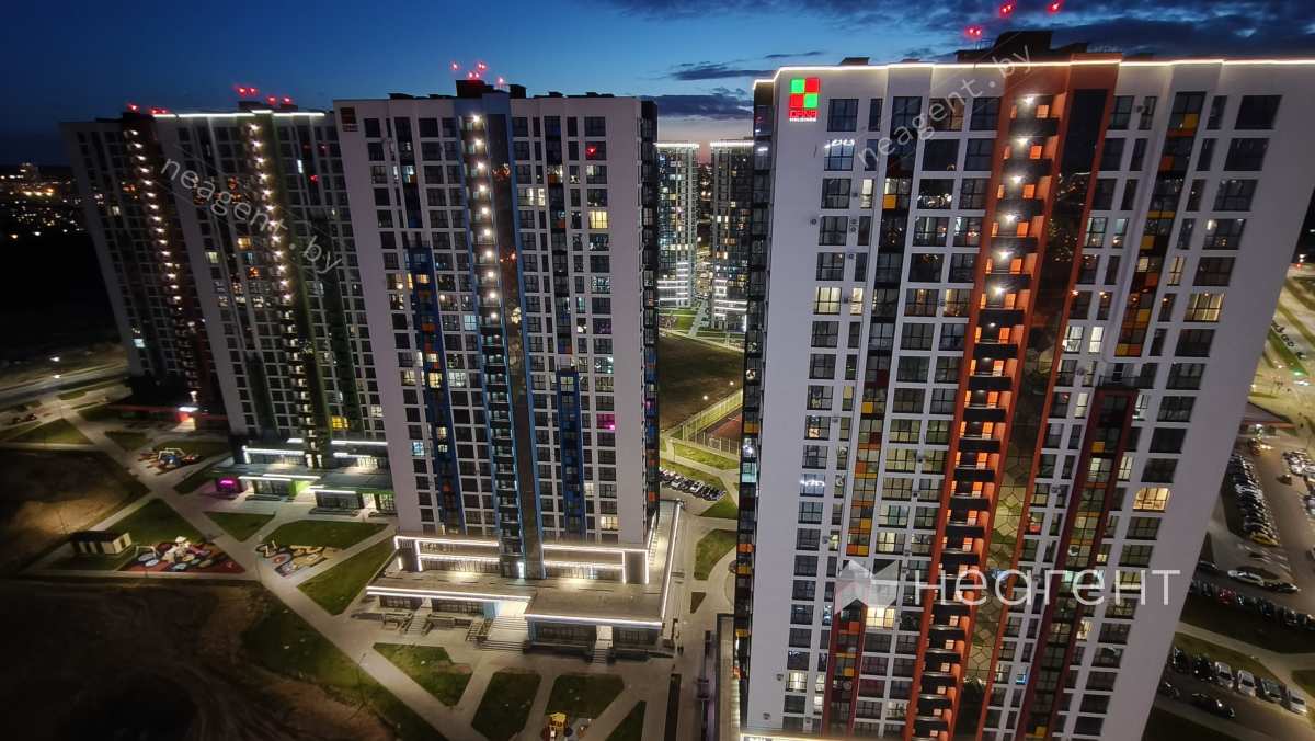 Минск, ул. Игоря Лученка, дом 32, вид из окна вечером