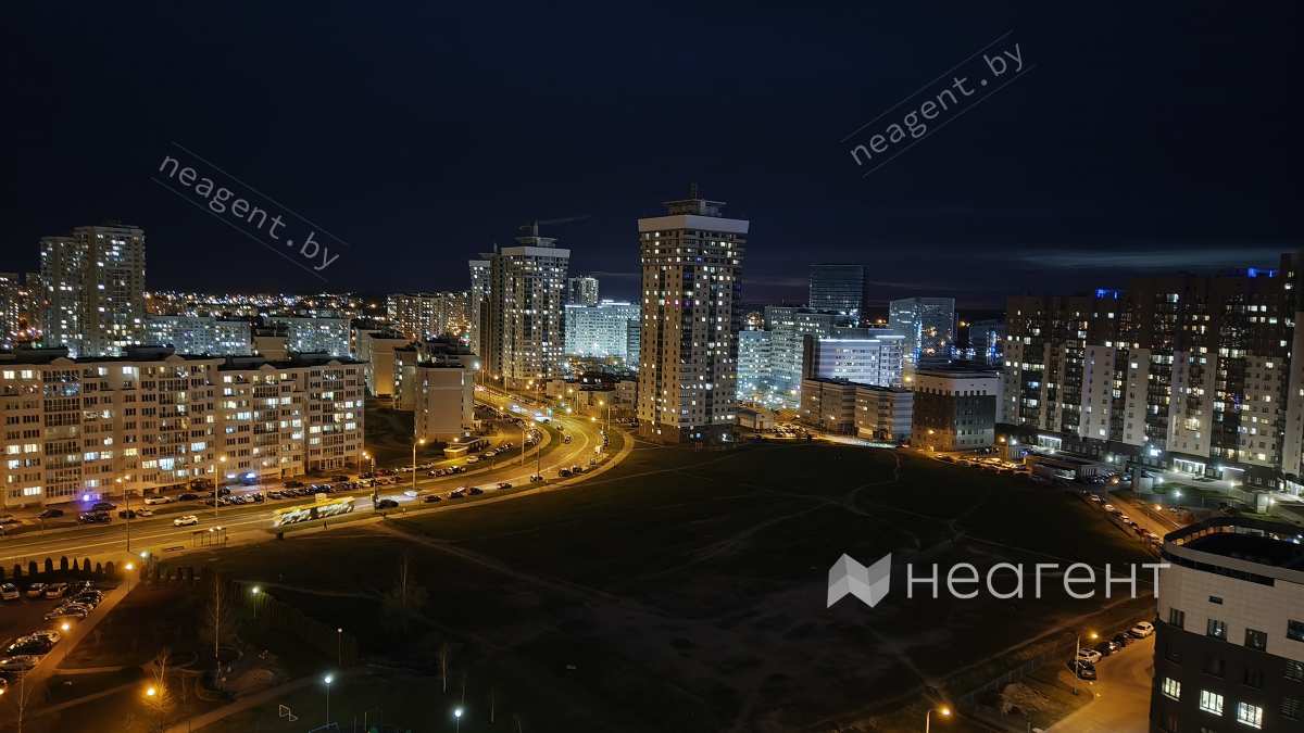 Минск, улица Нарочанская, дом 4, вид из окна