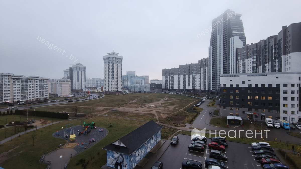 ул. Нарочанская, дом 4, вид из окна