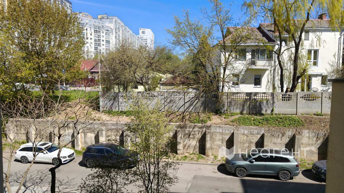 ул. Некрасова, дом 28, вид из окна