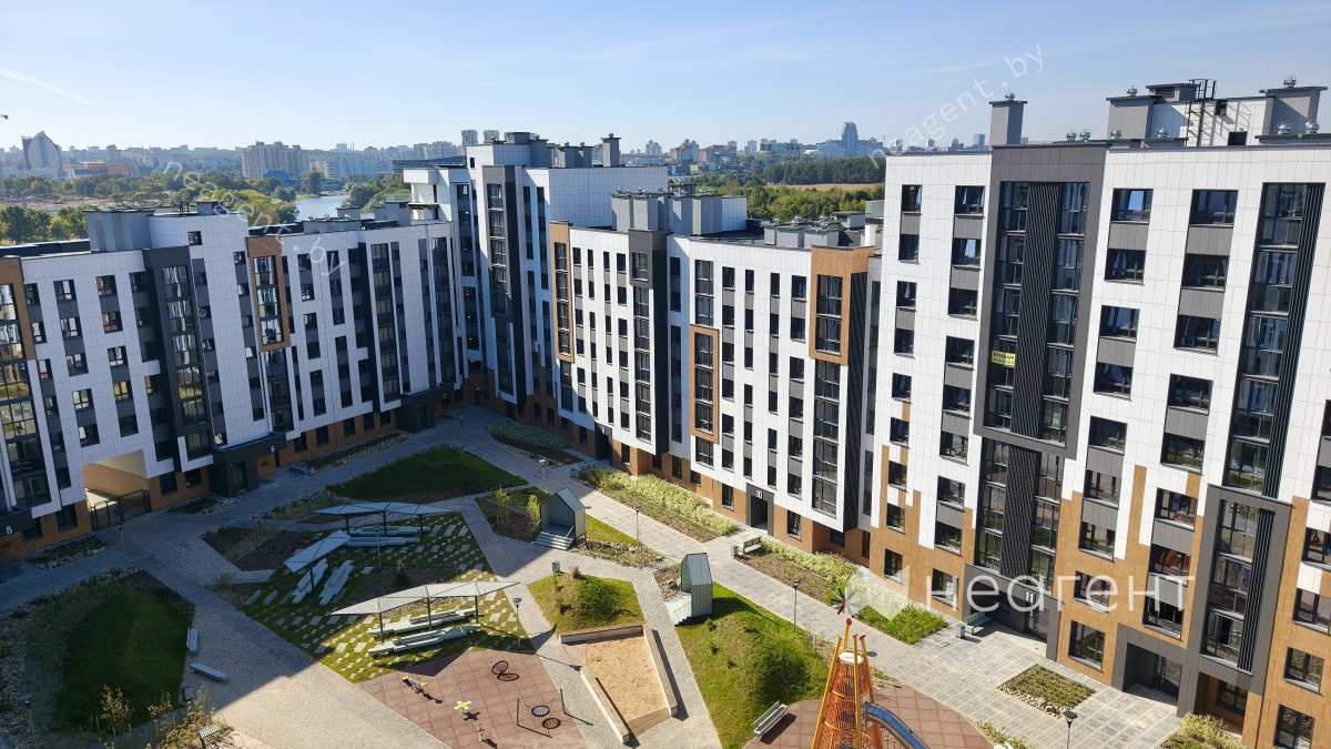 ул. Нововиленская, дом 61, вид из окна