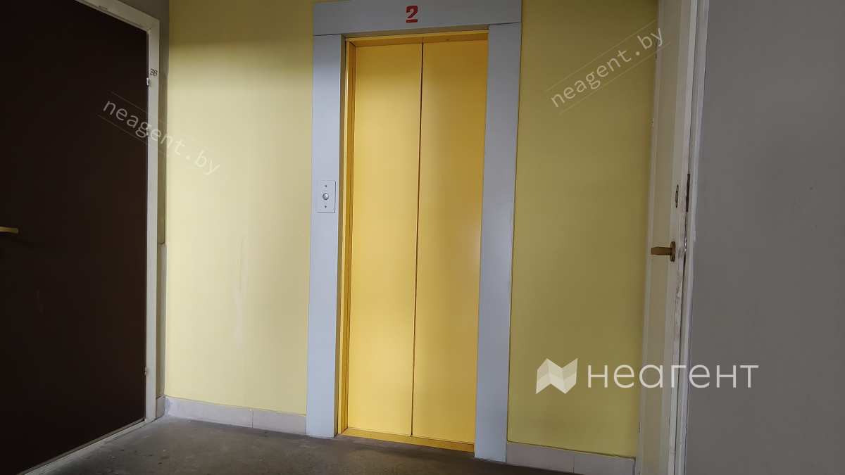 ул. Олешева, дом 3, желтый лифт
