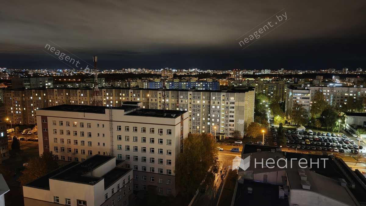 ул. Притыцкого, дом 77, вид из окна