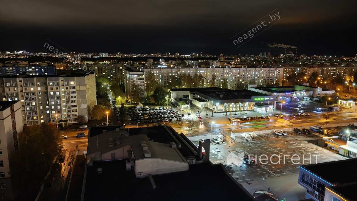 ул. Притыцкого, дом 77, вид из окна