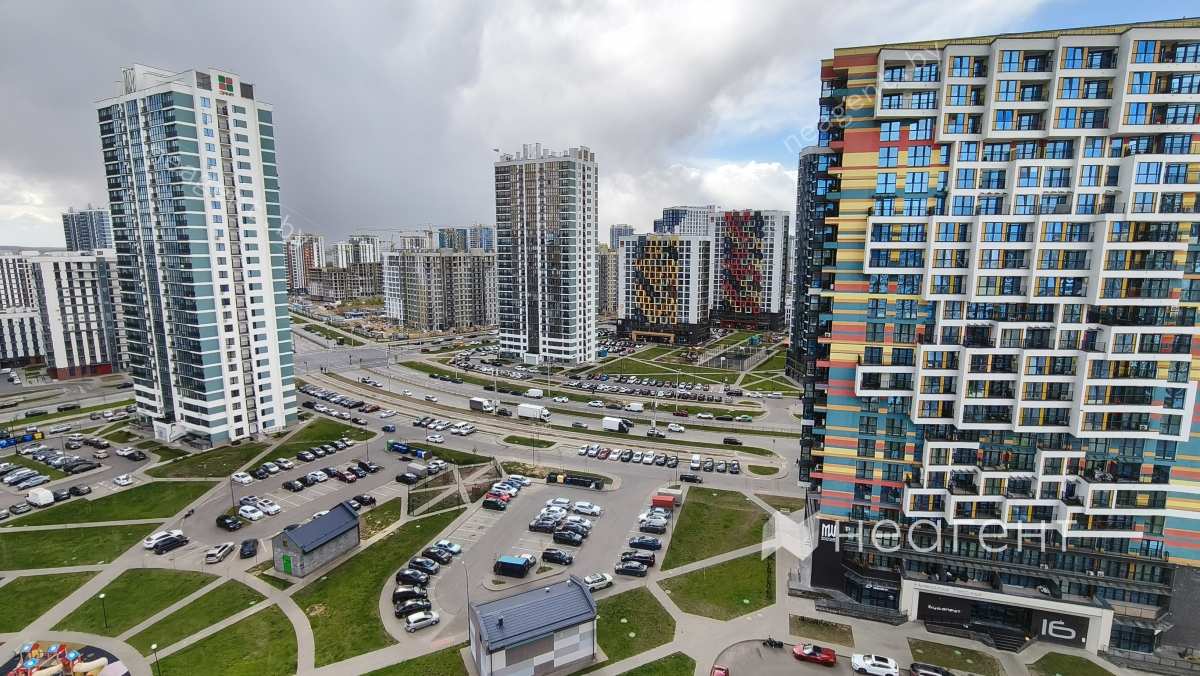 ул. Теслы, дом 18, вид из окна