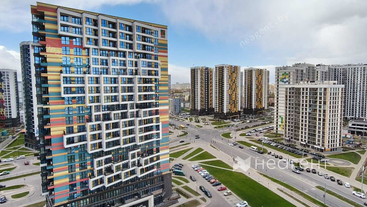 ул. Теслы, дом 18, вид из окна