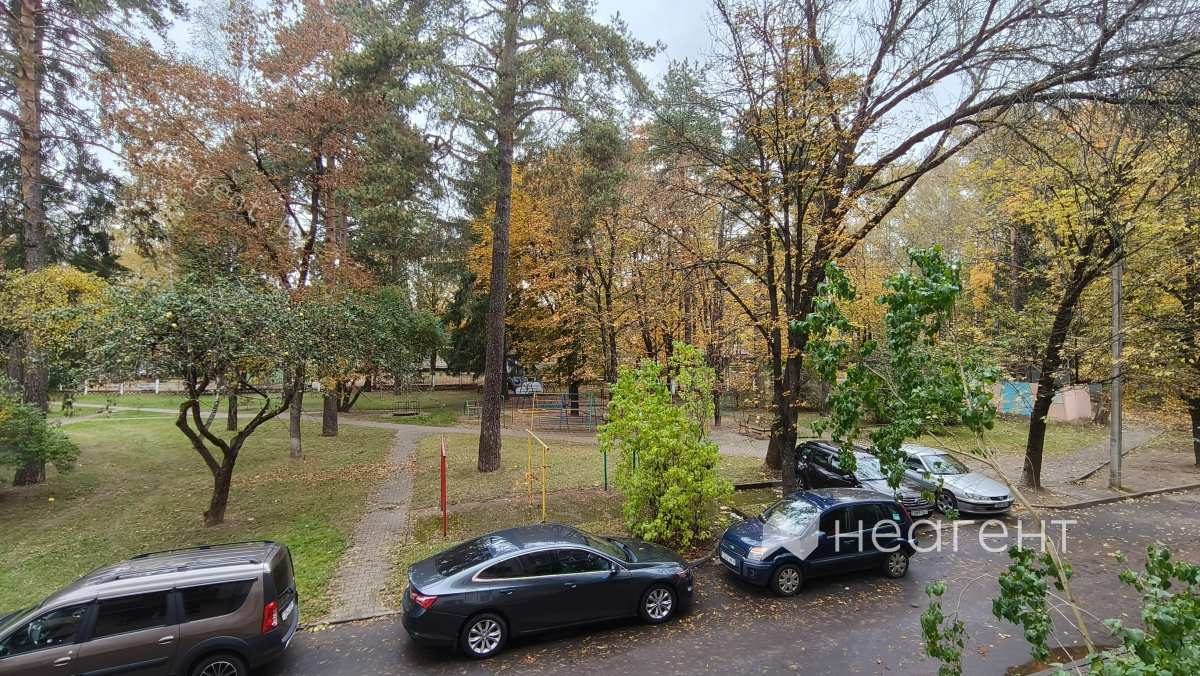 ул. Уручская, дом 1, вид из окна