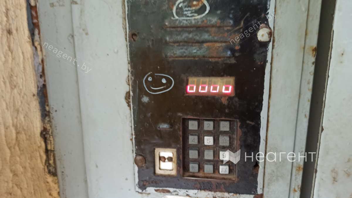 ул. Янки Мавра, дом 3, вход в подъезд