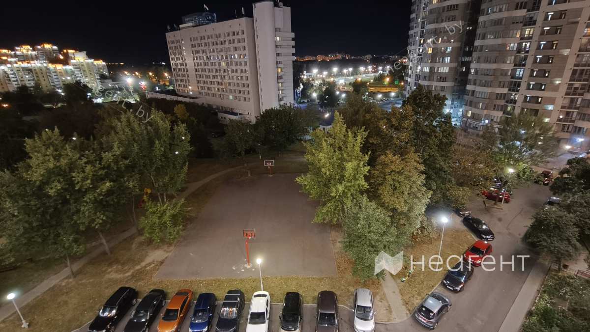 ул. Заславская, дом 12, вид из окна на проспект 