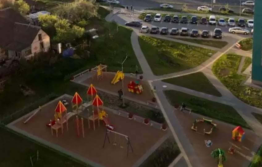 детская площадка на Карского